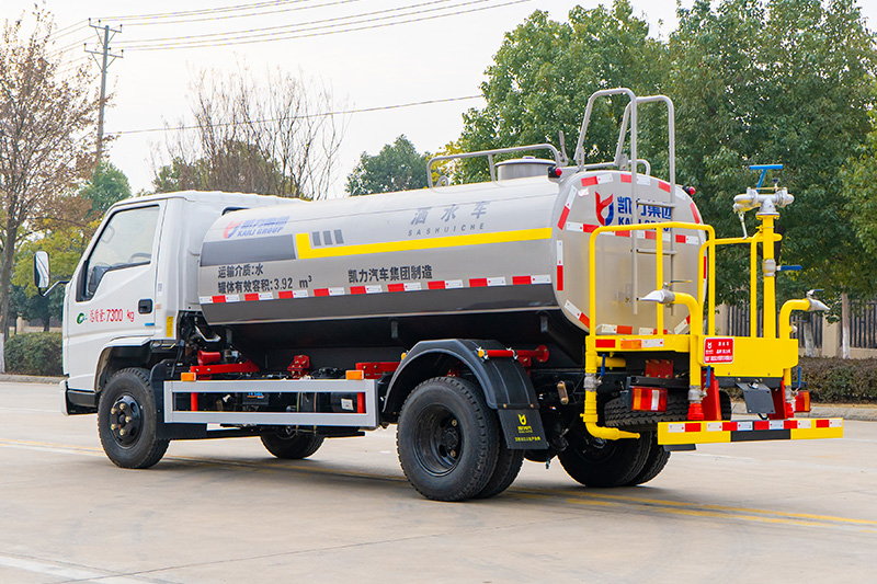 New Jiangling Shunda Water Sprinkler Truck, 5 cubic meters