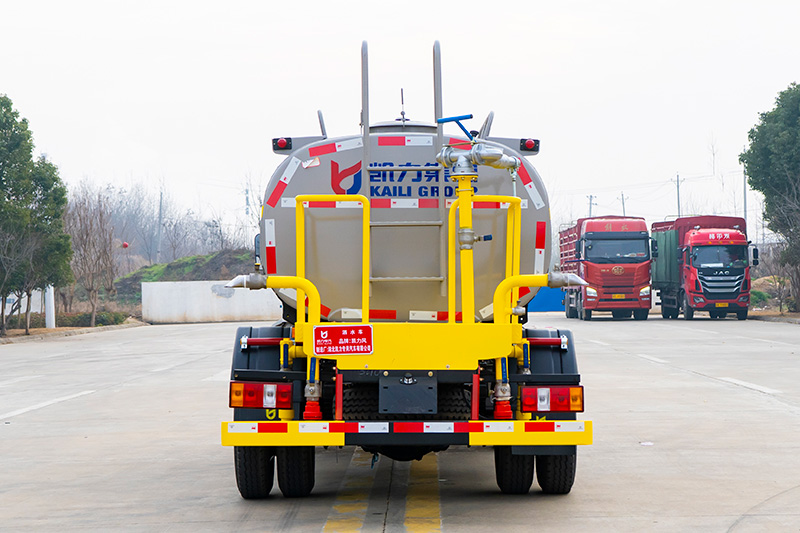 New Jiangling Shunda Water Sprinkler Truck, 5 cubic meters