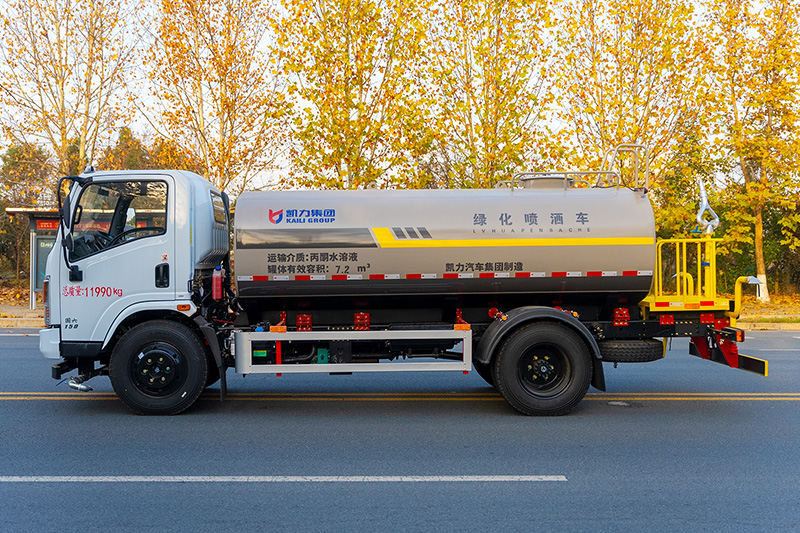 New Huasheng T1 Water Sprinkler Truck, 9.3 cubic meters