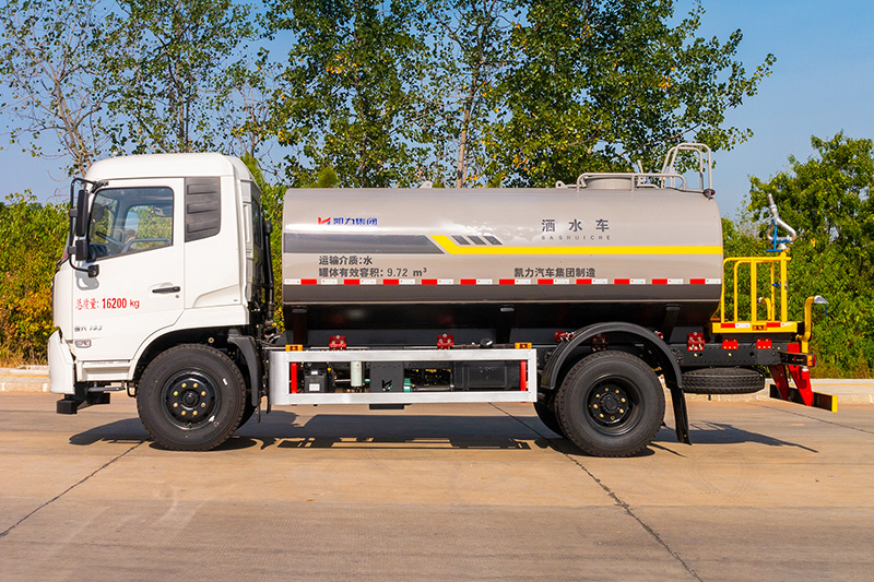 New Tianjin Water Sprinkler Truck, 12 cubic meters