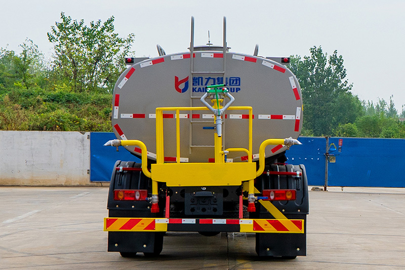 New Huasheng DV3 12-cubic-meter Water Sprinkler Truck