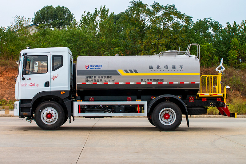 New Dongfeng D9 Water Sprinkler Truck, 12 cubic meters