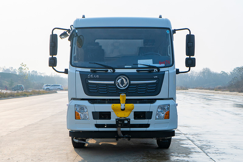 New Tianjin 3950 Water Sprinkler Truck, 14 cubic meters