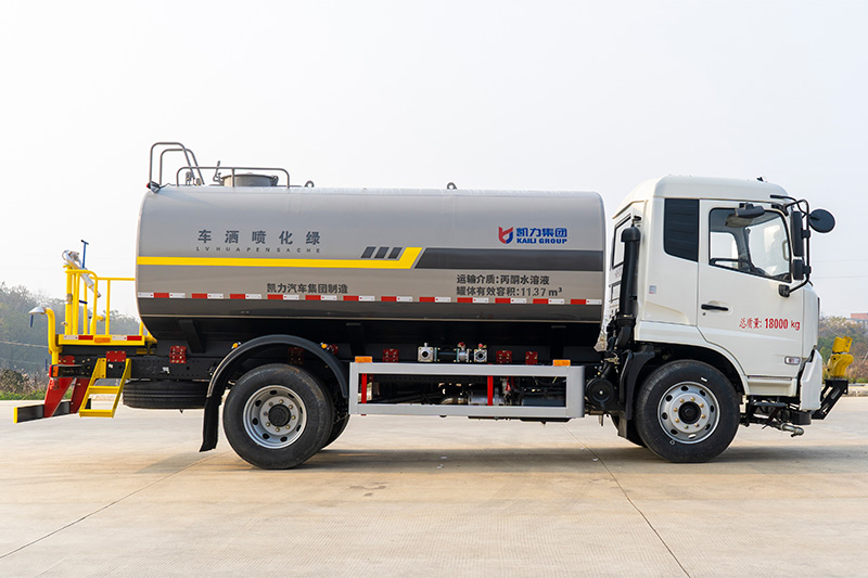 New Tianjin 3950 Water Sprinkler Truck, 14 cubic meters