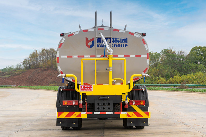 New Huasheng T5 Single-Axle Water Sprinkler Truck, 14.6 cubic meters