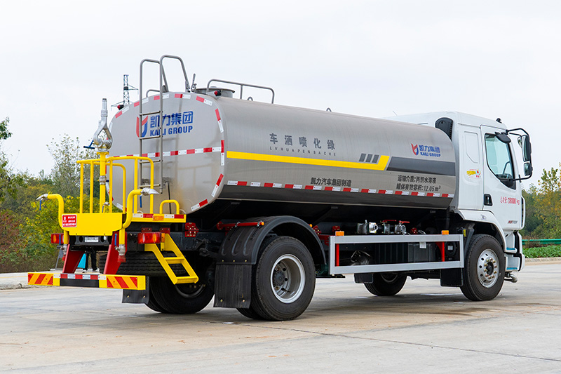 New Dongfeng Liuzhou Motor 14-cubic-meter Water Sprinkler Truck