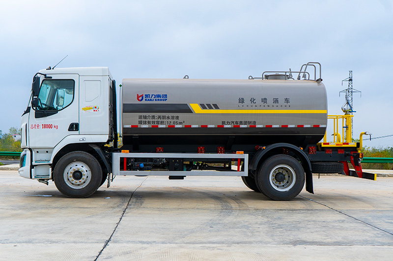 New Dongfeng Liuzhou Motor 14-cubic-meter Water Sprinkler Truck
