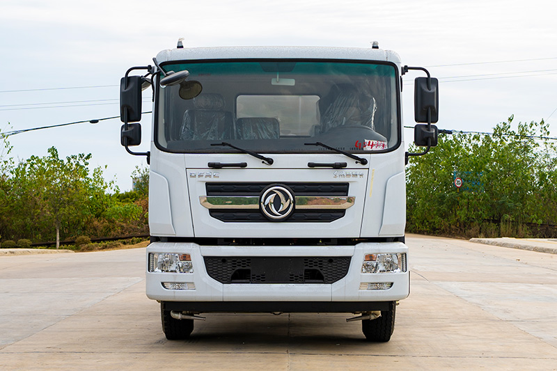 New Dongfeng D9 Water Sprinkler Truck, 13.8 cubic meters