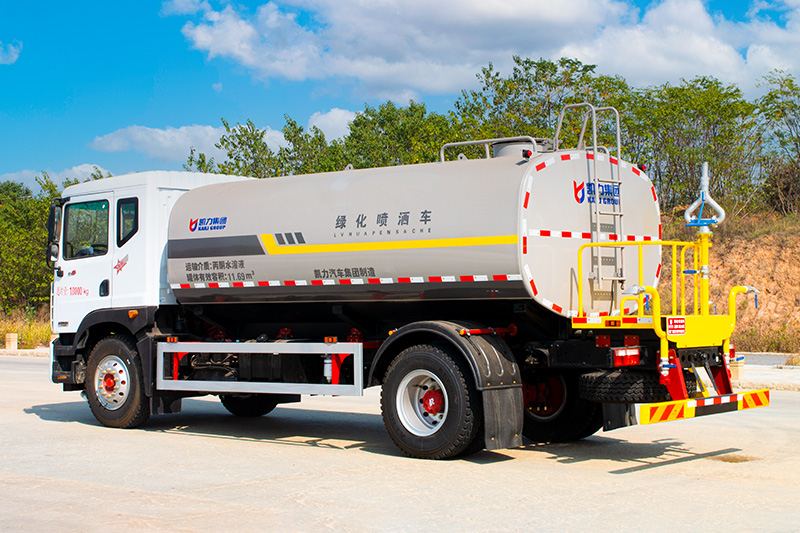 Dongfeng D9 Water Sprinkler Truck (4500)  15.1 cubic meters