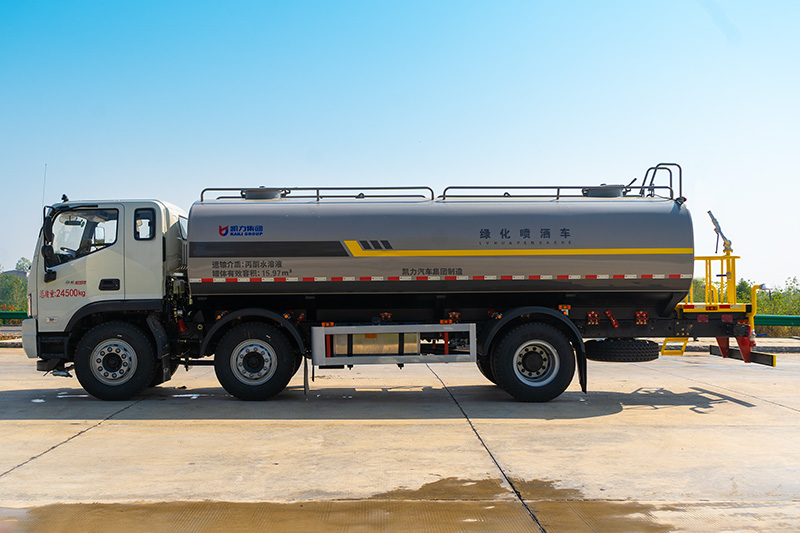 New Foton 3-Axle Water Sprinkler Truck, 20 cubic meters