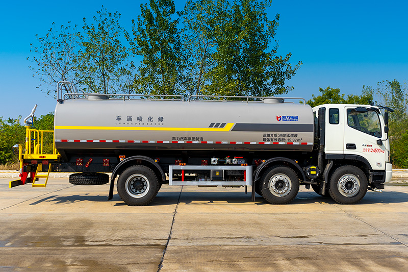 New Foton 3-Axle Water Sprinkler Truck, 20 cubic meters