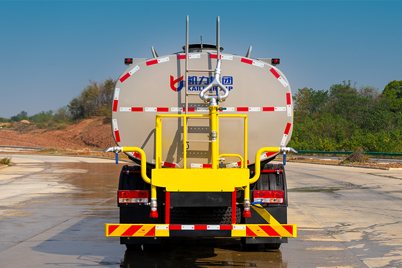 New Foton 3-Axle Water Sprinkler Truck, 20 cubic meters