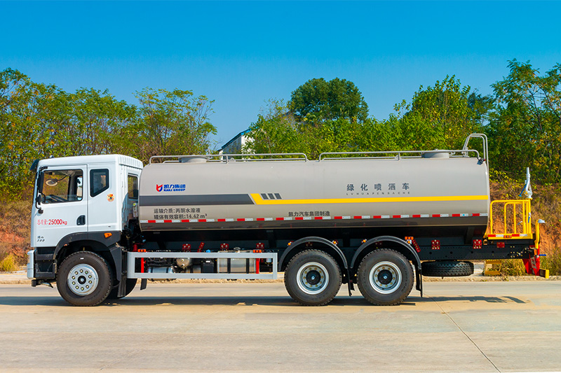 New Huasheng T5 Dual-Axle Water Sprinkler Truck, 19 cubic meters