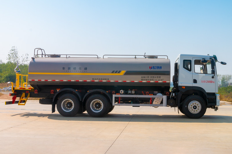 New Huasheng T5 Dual-Axle Water Sprinkler Truck, 22 cubic meters