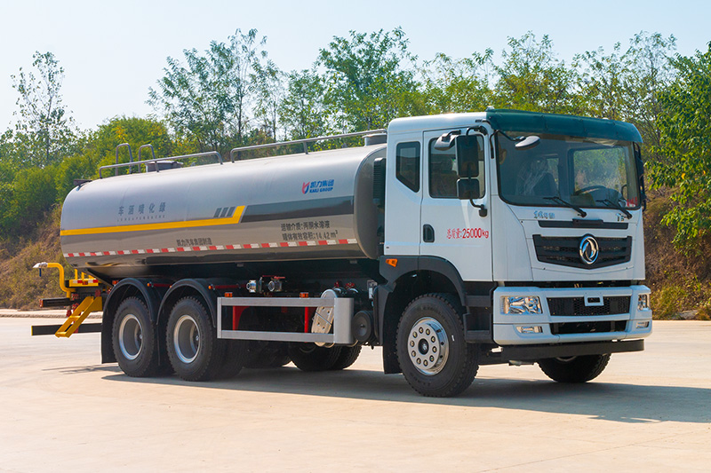 New Huasheng T5 Dual-Axle Water Sprinkler Truck, 22 cubic meters