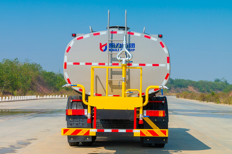 New Huasheng T5 Dual-Axle Water Sprinkler Truck, 22 cubic meters
