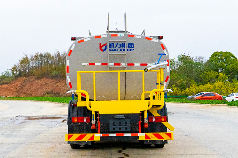 New Huasheng T5 4x2/8x4 Water Sprinkler Truck  25 cubic meters