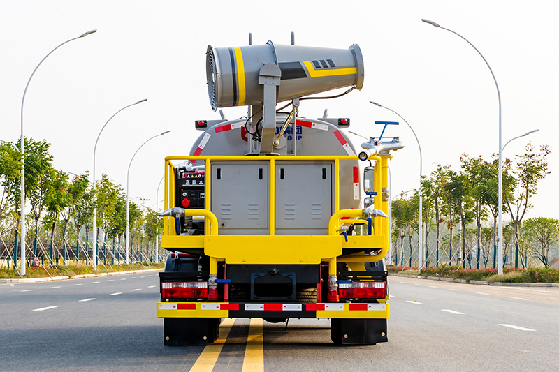 Dongfeng Xiaodolika Fog Cannon Truck, 5.2 cubic meters