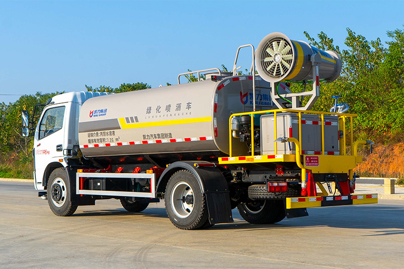 Dongfeng Dafurika Fog Cannon Truck, 8.8 cubic meters