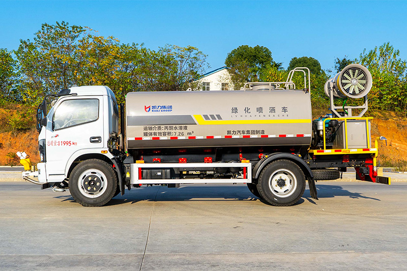 Dongfeng Dafurika Fog Cannon Truck, 8.8 cubic meters