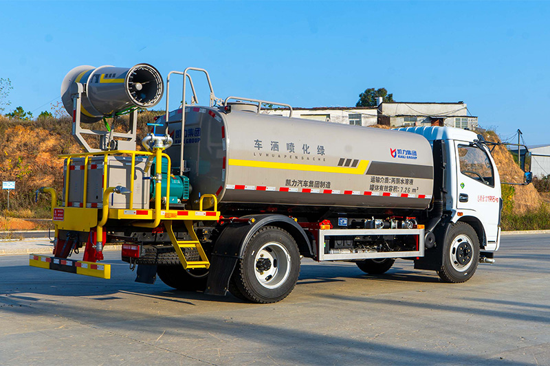 Dongfeng Dafurika Fog Cannon Truck, 8.8 cubic meters