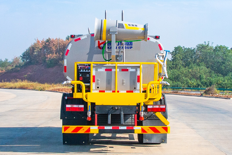 Dongfeng D9 3950 Wheelbase Fog Cannon Truck  12.2 cubic meters