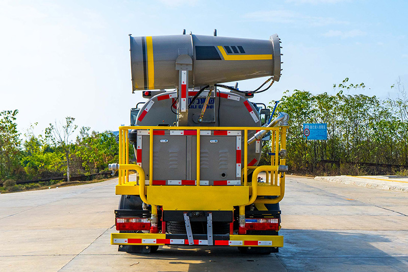 Dongfeng Xiao Fureika Fog Cannon Truck, 5.2 cubic meters