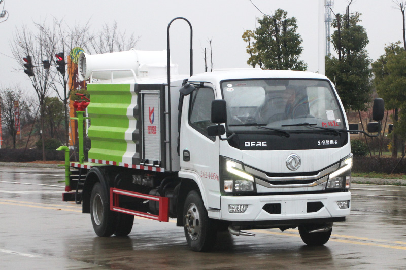 Dongfeng D6 Dust Suppression Truck (Square Tank) 4.5 cubic meters (Mist Cannon 30–40 meters)