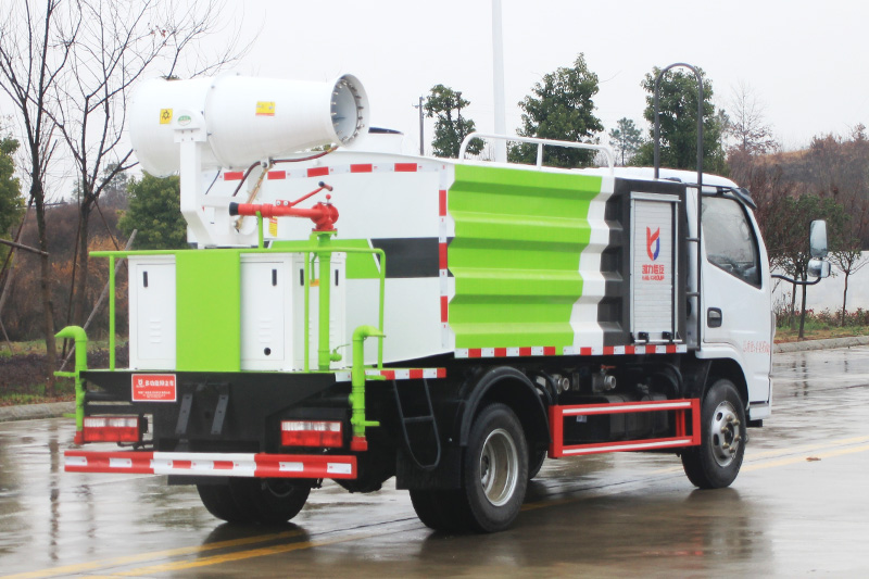 Dongfeng D6 Dust Suppression Truck (Square Tank) 4.5 cubic meters (Mist Cannon 30–40 meters)
