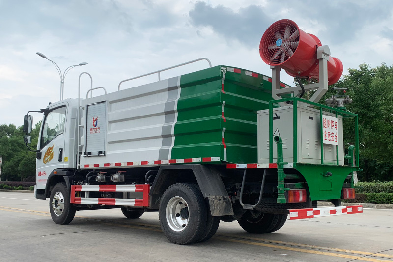 Sinotruk Haoman Dust Suppression Truck (Square Tank) 4.5 cubic meters (Mist Cannon Range: 30–40 meters)