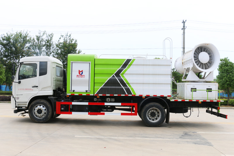 Dongfeng Tianjin Dust Suppression Truck (Square Tank) 11.5 cubic meters (Mist Cannon 30–100 meters)