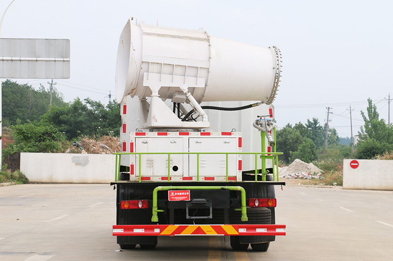 Dongfeng Tianjin Dust Suppression Truck (Square Tank) 11.5 cubic meters (Mist Cannon 30–100 meters)