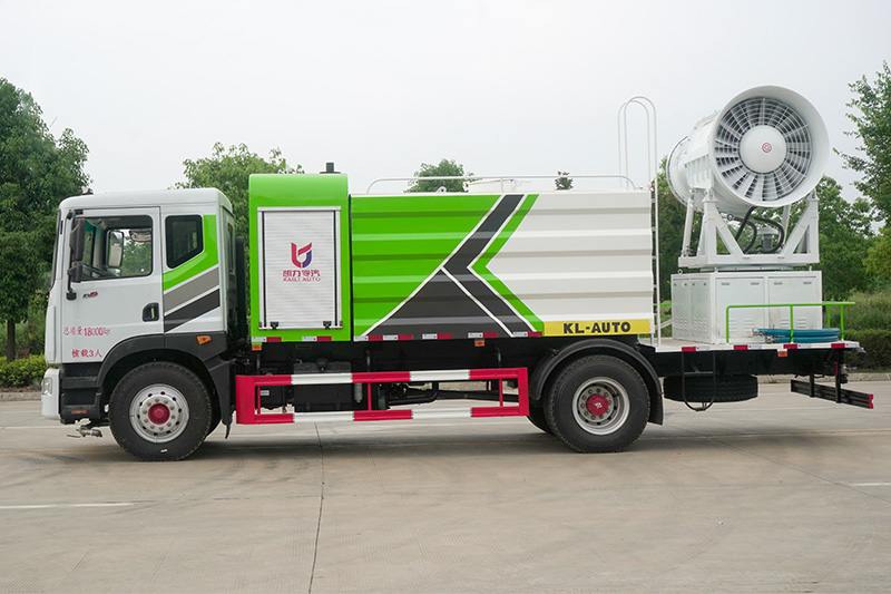 Dongfeng D9 Dust Suppression Truck (Square Tank) 11.5 cubic meters (Mist Cannon 30–100 meters)