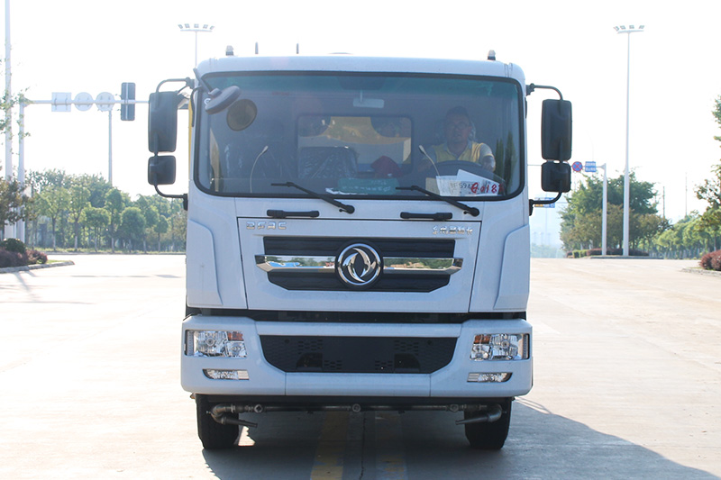 Dongfeng D9 Dust Suppression Truck (Wedge-shaped Tank) (Mist Cannon Range: 60–100 meters) 12.5 cubic meters