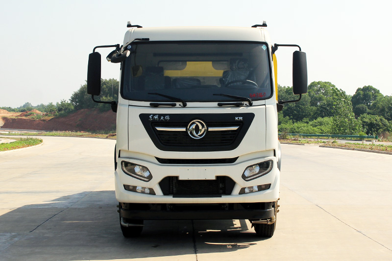 Dongfeng Tianjin Rear Twin-Axle Dust Suppression Truck (Wedge-Shaped Square Tank) (Mist Cannon Range: 80–120 m) 17 cubic meters