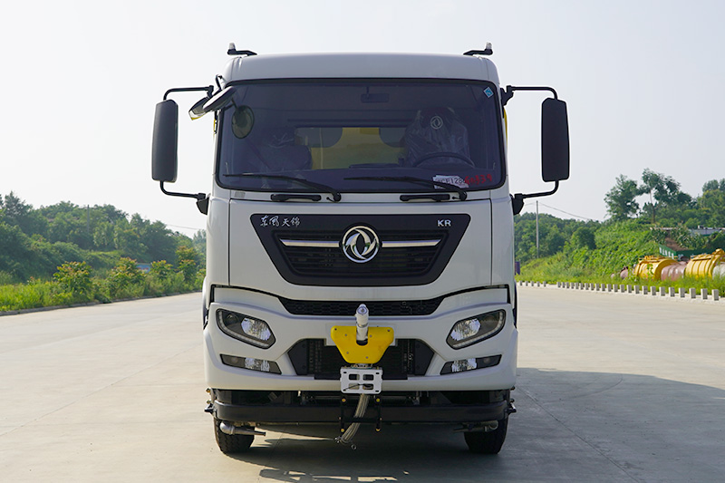 Dongfeng Tianjin 4x2 Dust Suppression Truck (Wedge-shaped Tank) (Mist Cannon 80–120 m) 22 cubic meters