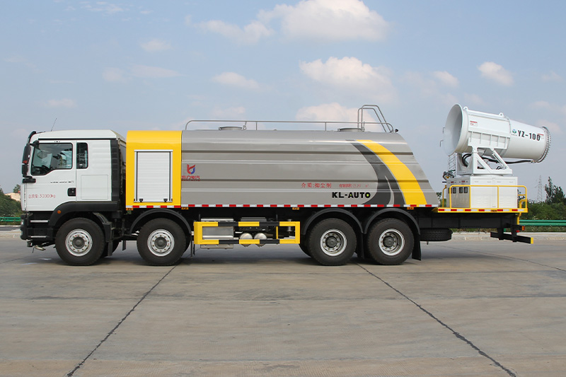 Sinotruk Shandeka 4x8 Dust Suppression Truck (Wedge-shaped Tank) (Mist Cannon Range: 80–120 m) 22 m³