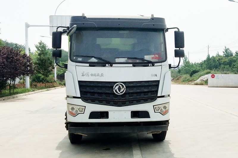Dongfeng Special Chassis Rear Dual-Axle Dust Suppression Truck (Round Tank) 17 cubic meters (Mist Cannon 60–100 meters)