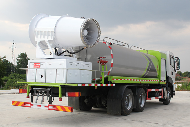 Dongfeng Tianlong Rear Twin-Axle Dust Suppression Truck (Round Tank) 18.5 cubic meters (Mist Cannon 60–100 meters)