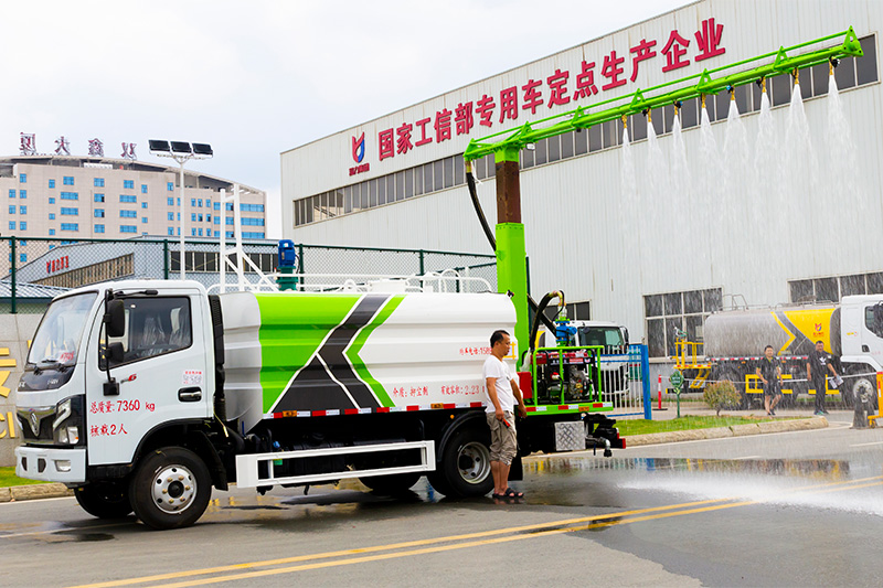 Dongfeng D6 Railway Dust Suppression Truck, 6 cubic meters