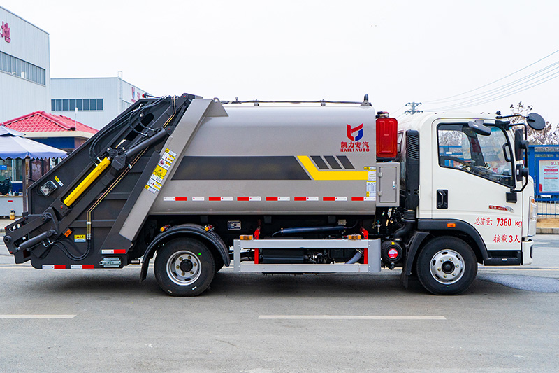 Sinotruk Howo 2023 Model 7-Cube Compactor Truck