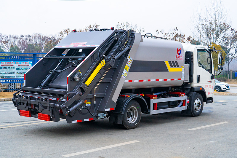 Sinotruk Howo 2023 Model 7-Cube Compactor Truck