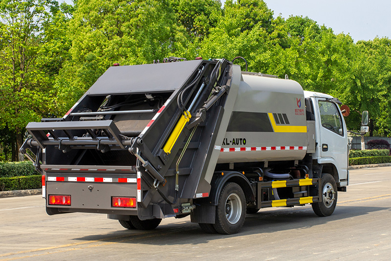 Dongfeng F3 2023 Model Year Compactor Truck, 7 cubic meters