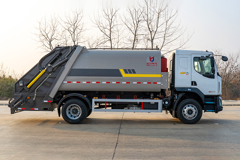 Dongfeng Liuzhou Motor 2023 Model Compactor Truck, 4,500 mm Wheelbase, 14 cubic meters