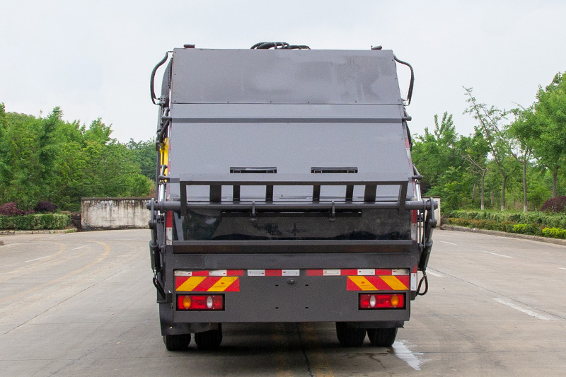 Dongfeng Tianjin 2023 Model Compactor Truck, 4,700 mm Wheelbase, 15 cubic meters