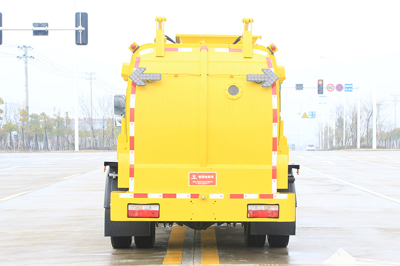 Dongfeng Daluika Food Waste Collection Truck, 8-cubic-meter Tank