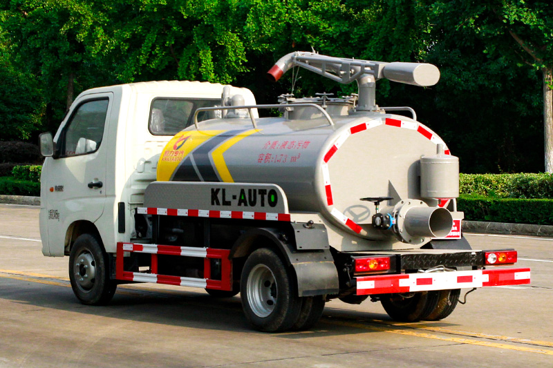 Foton Xiangling 2-cubic-meter Sewage Suction Truck
