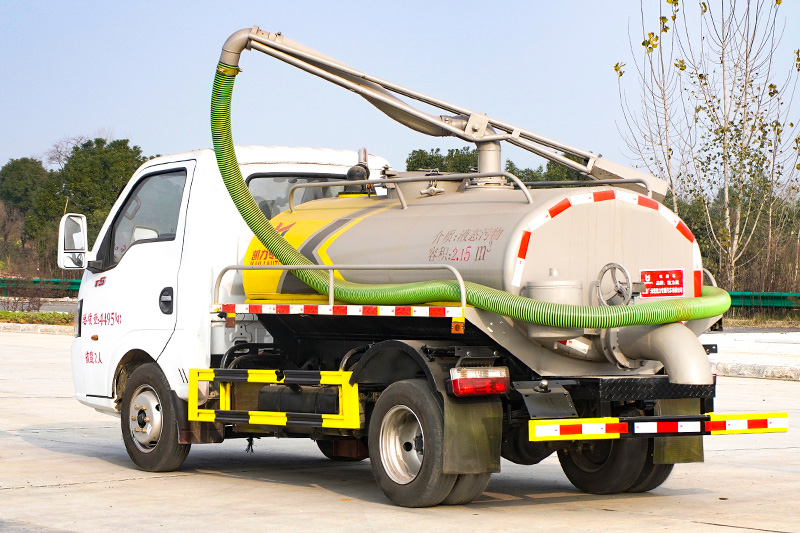 Dongfeng TuYi Sewage Suction Truck, 2.4 cubic meters