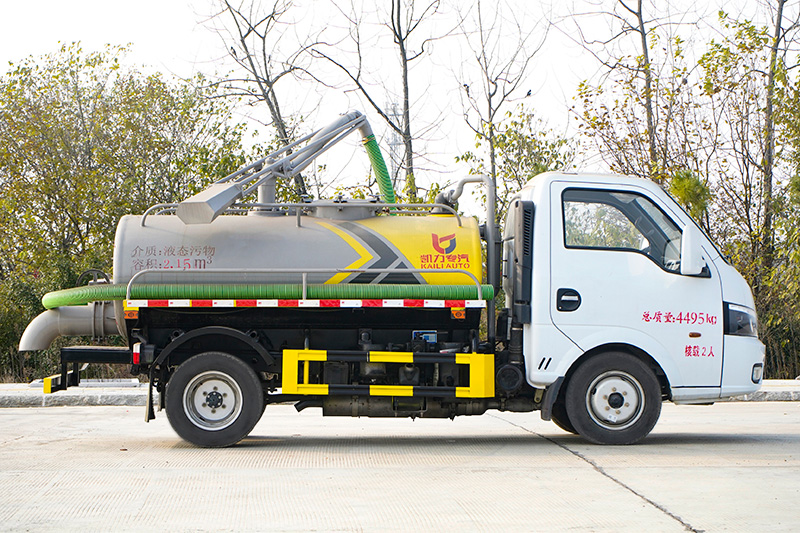Dongfeng TuYi Sewage Suction Truck, 2.4 cubic meters