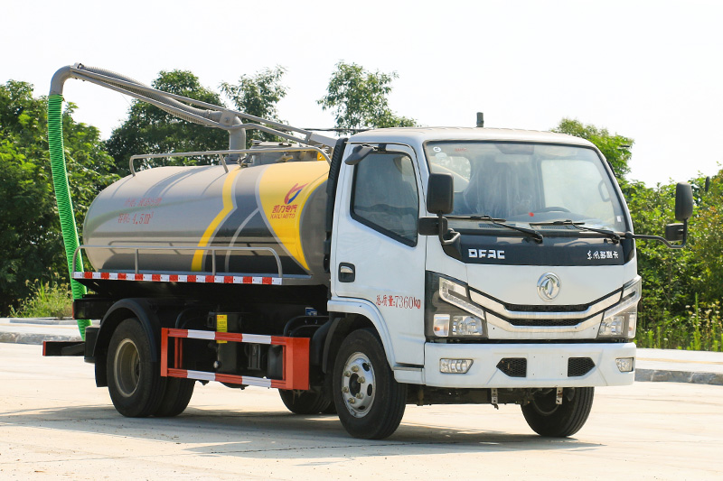 Dongfeng Xiaodolika 5-cubic-meter Sewage Suction Truck